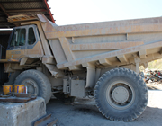 写真:KOMATSU HD325